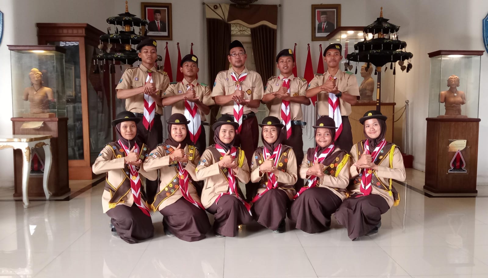 10 SISWA MA AL ISLAM JORESAN DILEPAS BUPATI PONOROGO IKUTI RAIMUNA DAERAH KE XI KWARDA JATIM