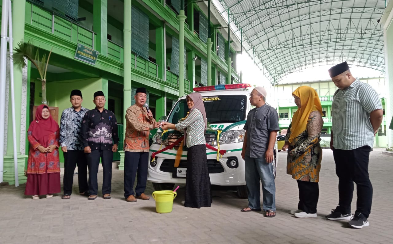 Kepedulian Pertamina terhadap kesehatan Santri dengan menyerahkan CSR Berupa Mobil Ambulance Kepada Pondok Pesantren Al Islam Joresan