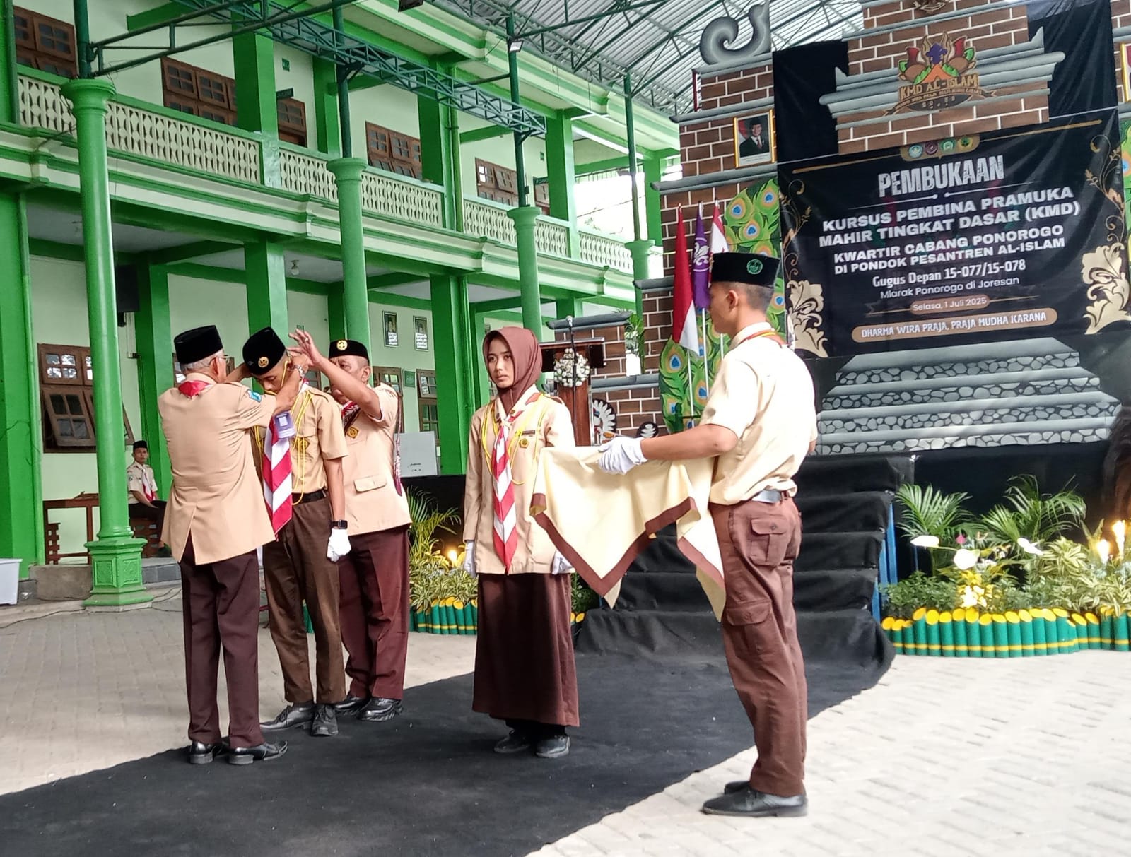Buka KMD ke-40 di Pondok Pesantren Al Islam Joresan, ka kwarcab Ponorogo tekankan peningkatan kompetensi Pembina Pramuka.