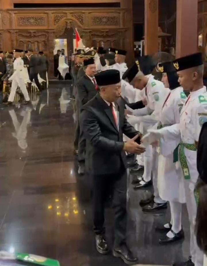 Tiga Siswa MA Al Islam Joresan Dikukuhkan Bupati Sebagai Paskibraka Kabupaten Ponorogo 2025.