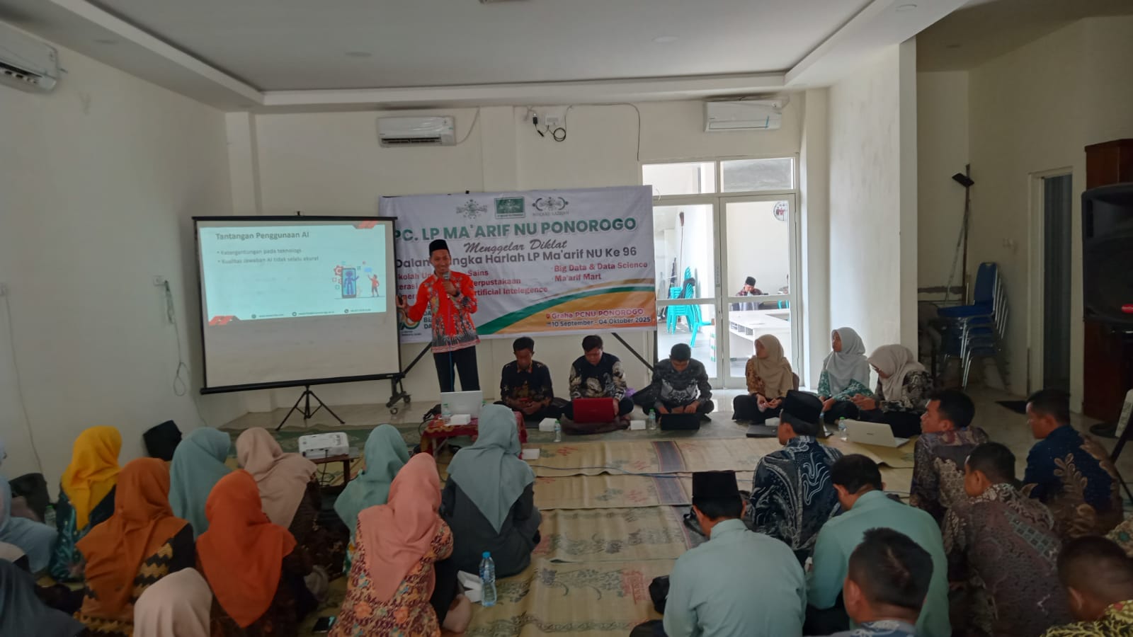 8 Guru MA Al Islam Joresan Ikuti Diklat Artificial Intelligence di LP Ma’arif Ponorogo