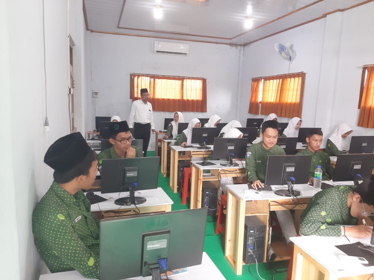 Simulasi TKA: Media Memantapkan Kesiapan Siswa MA Al Islam Joresan Ikuti Tes Kompetensi Akademik 2025.